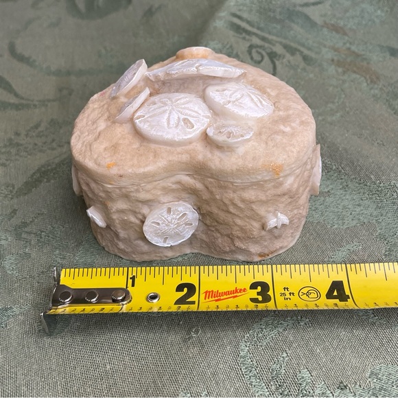 Sand dollar vintage trinket box; coastal, nautical heart shaped shell box. - Picture 10 of 10